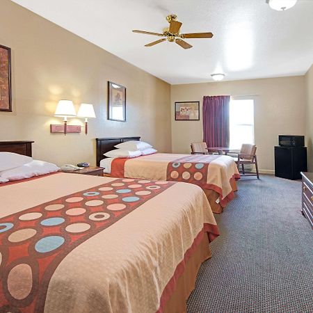 Hotel Super 8 By Wyndham St. Louis Airport à Woodson Terrace Extérieur photo