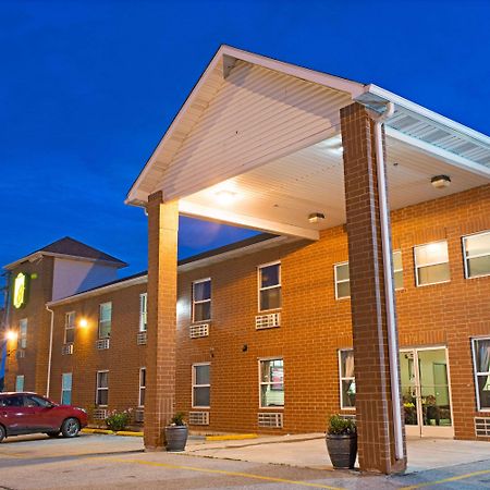 Hotel Super 8 By Wyndham St. Louis Airport à Woodson Terrace Extérieur photo