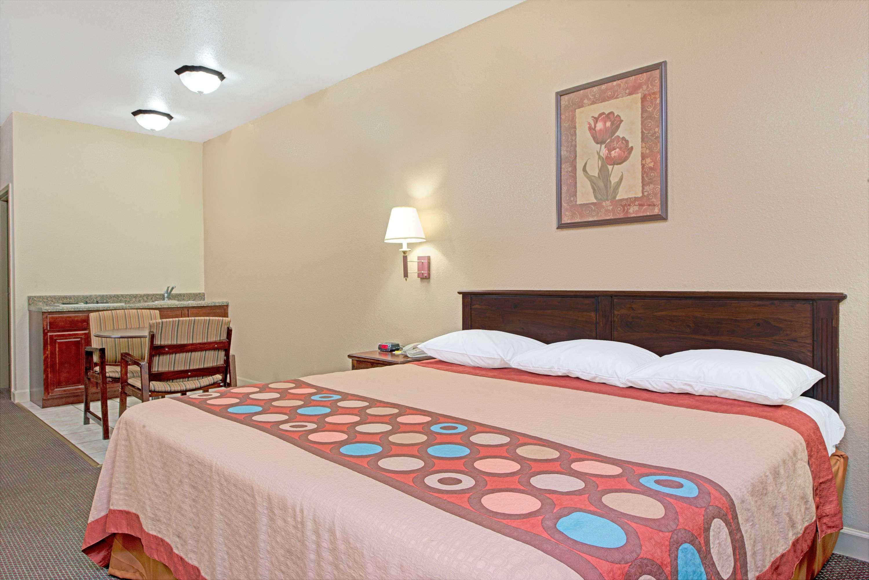 Hotel Super 8 By Wyndham St. Louis Airport à Woodson Terrace Extérieur photo