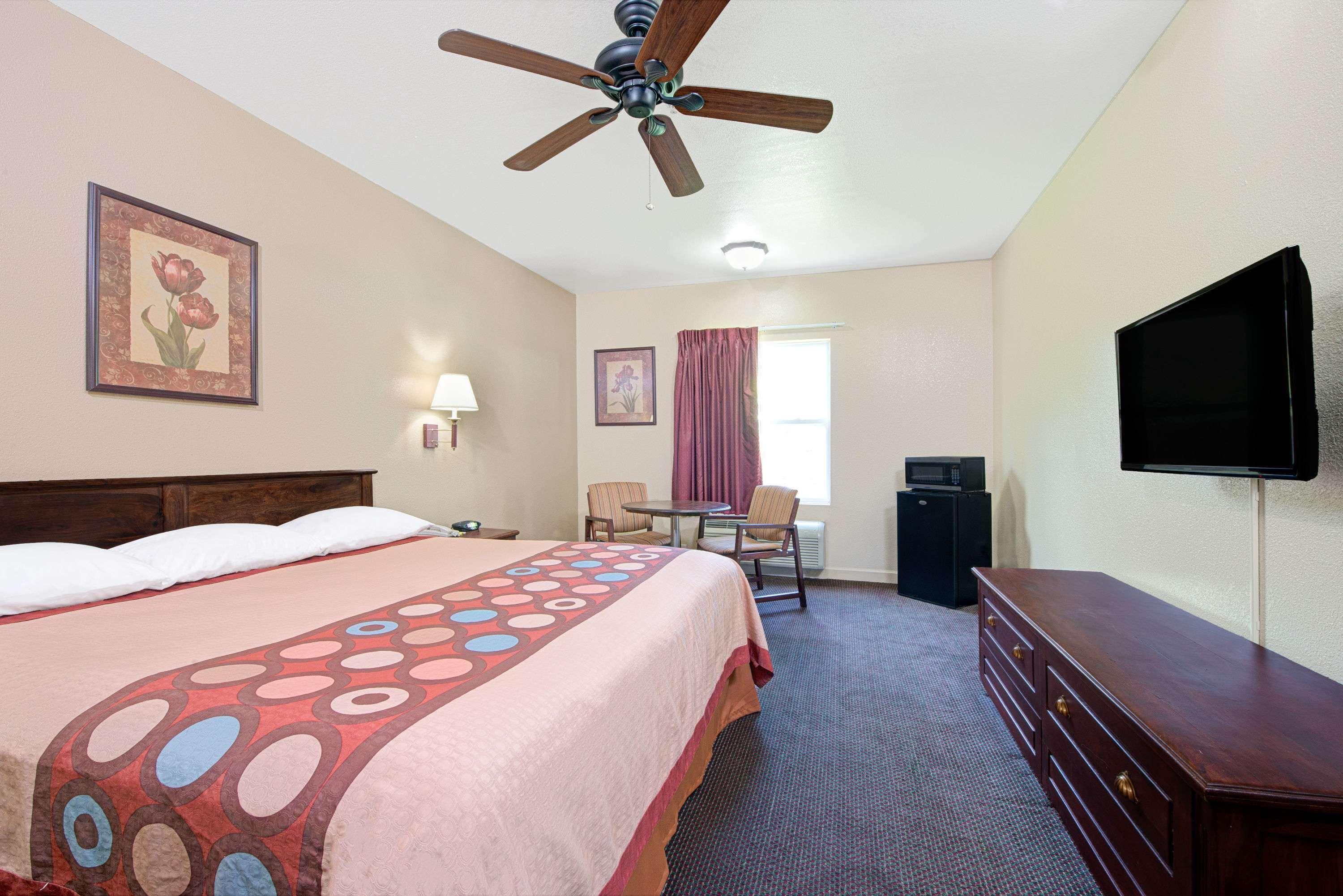 Hotel Super 8 By Wyndham St. Louis Airport à Woodson Terrace Extérieur photo