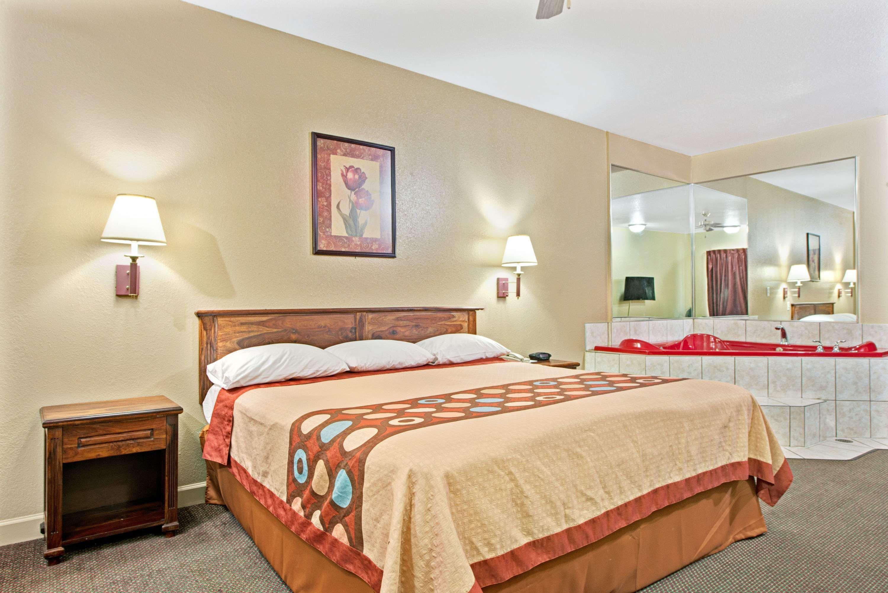 Hotel Super 8 By Wyndham St. Louis Airport à Woodson Terrace Extérieur photo