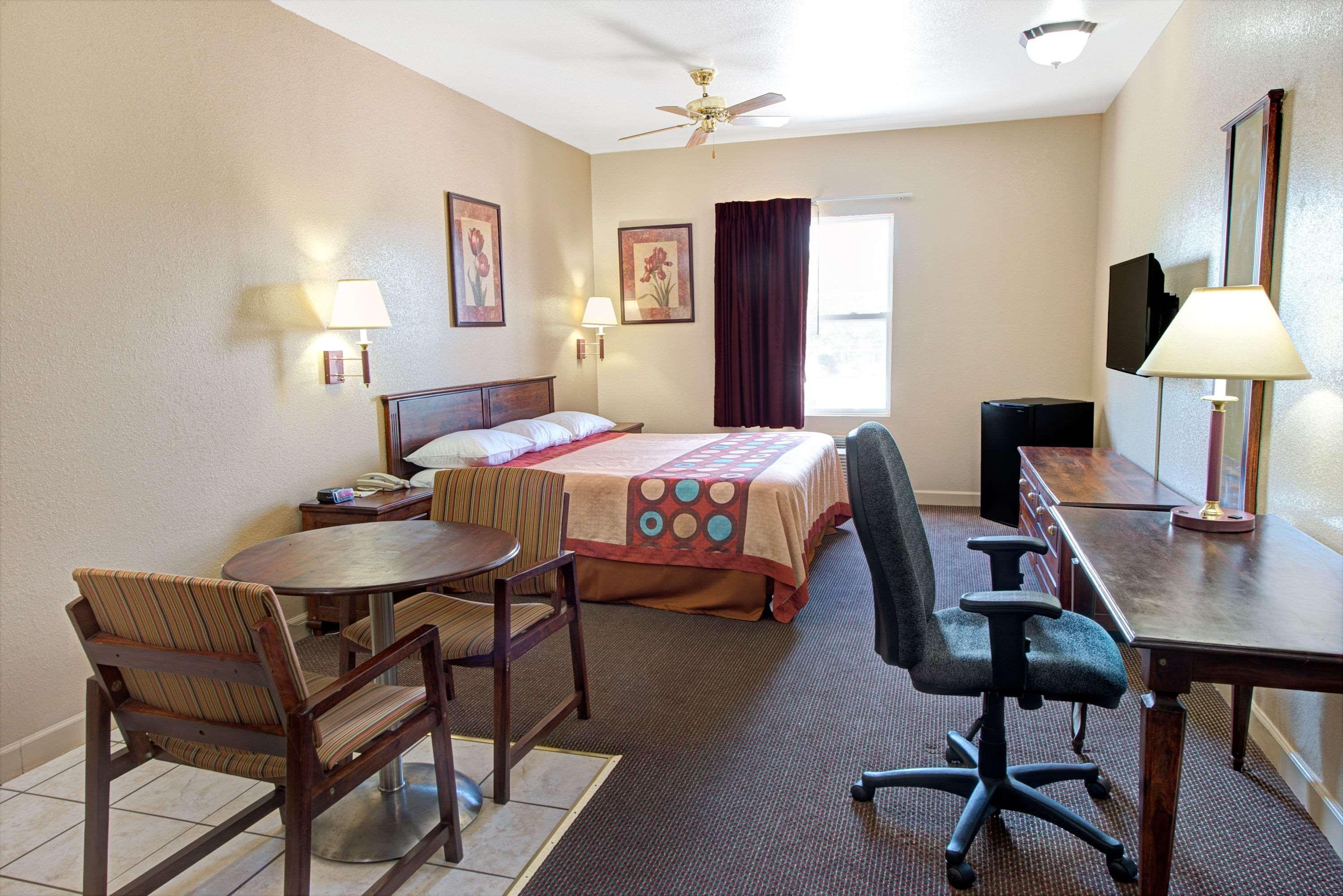 Hotel Super 8 By Wyndham St. Louis Airport à Woodson Terrace Extérieur photo